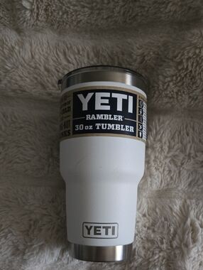 Yeti Rambler 30 oz Tumbler in White with Stainless Accents